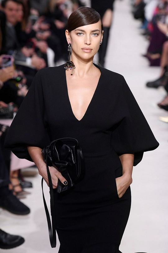 Siêu mẫu Irina Shayk: Gái một con trông mòn con mắt