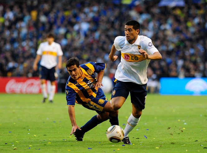 Messi rê bóng xuất sắc nhất mọi thời đại sau khi đánh bại Riquelme Messi rê bóng xuất sắc nhất mọi thời đại sau khi đánh bại Riquelme