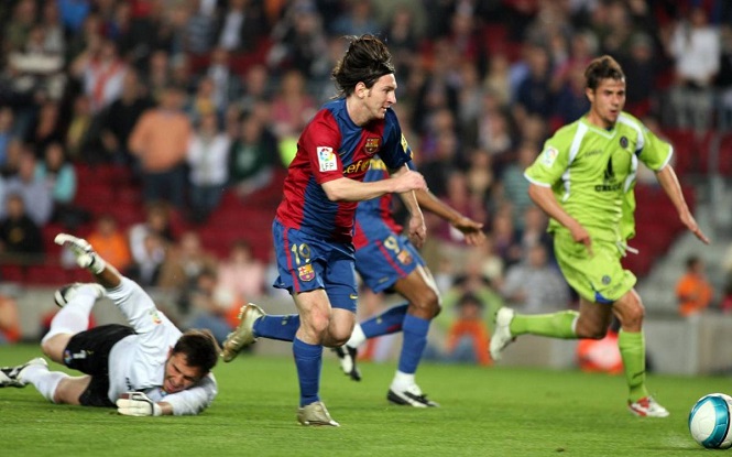 Tròn 13 năm Messi ghi bàn thắng đẹp nhất lịch sử cho Barca Tròn 13 năm Messi ghi bàn thắng đẹp nhất lịch sử cho Barca