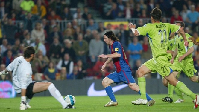 Tròn 13 năm Messi ghi bàn thắng đẹp nhất lịch sử cho Barca Tròn 13 năm Messi ghi bàn thắng đẹp nhất lịch sử cho Barca