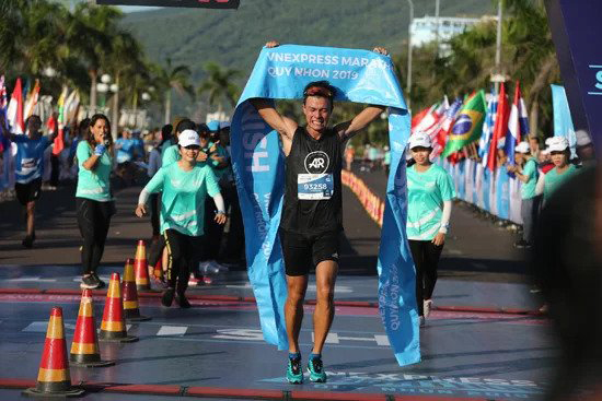 Dân chạy Mỹ tự tạo “đường chạy Boston Marathon” đánh dấu ngày lịch sử Dân chạy Mỹ tự tạo “đường chạy Boston Marathon” đánh dấu ngày lịch sử