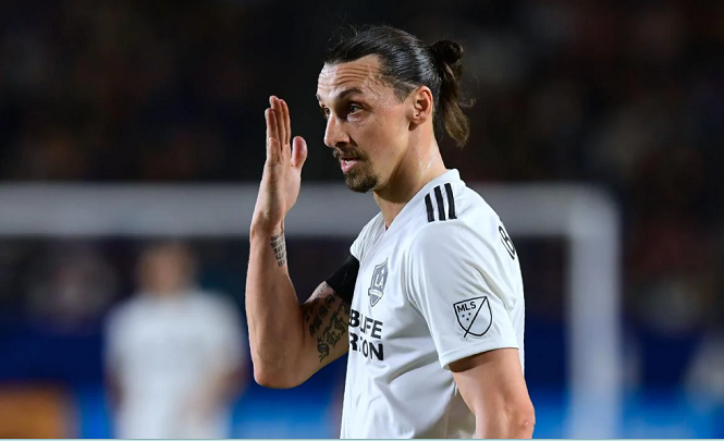 Ibrahimovic khoe giàu và... dọa giết đồng đội ở Mỹ