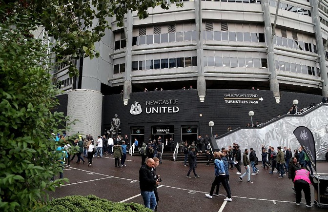 Ông chủ mới của Newcastle bị ảnh hưởng thế nào khi giá dầu thô về mức âm?