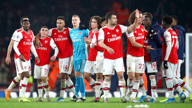 Mesut Ozil là một trong 3 cầu thủ Arsenal chống lại việc giảm lương Mesut Ozil là một trong 3 cầu thủ Arsenal chống lại việc giảm lương