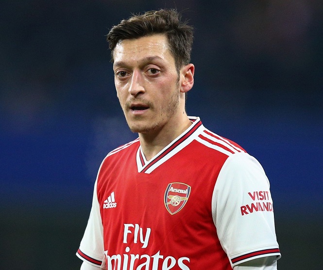 Mesut Ozil là một trong 3 cầu thủ Arsenal chống lại việc giảm lương Mesut Ozil là một trong 3 cầu thủ Arsenal chống lại việc giảm lương