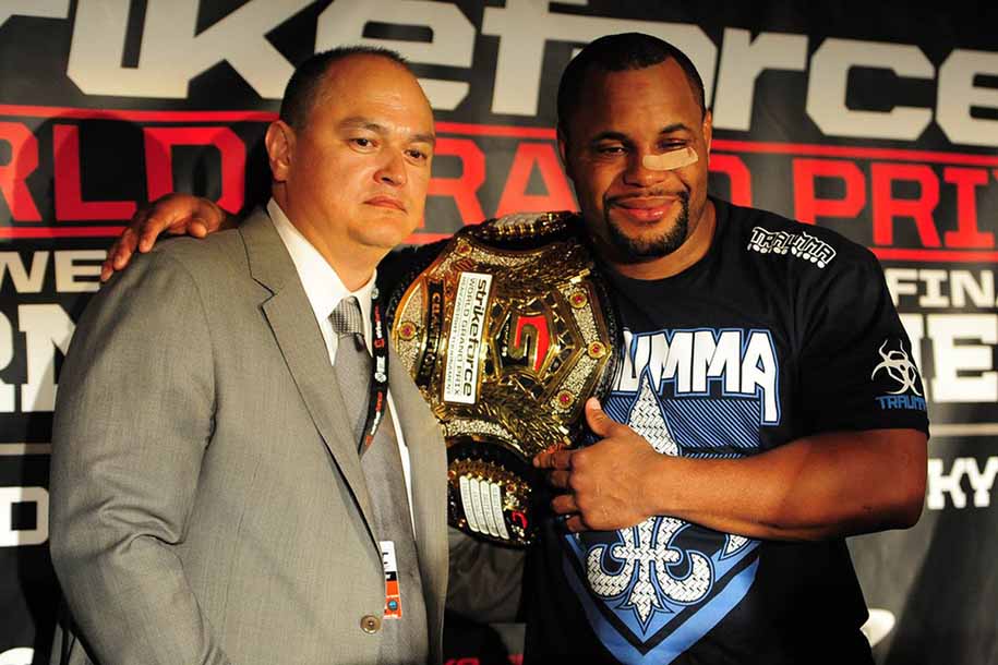 UFC on FOX 7: Sự đổ bộ của các võ sĩ Strikeforce tới UFC