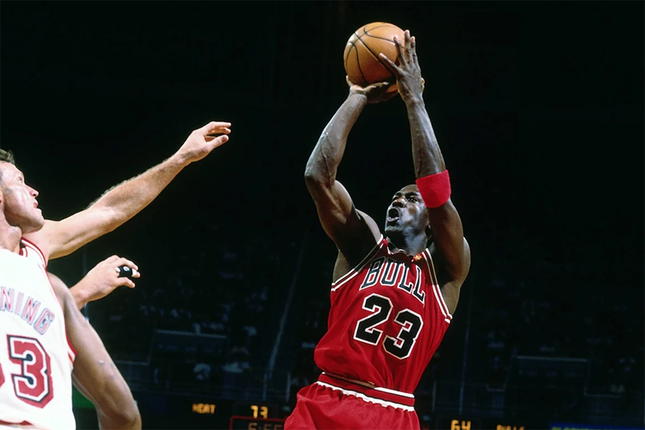 Điểm lại top 10 cầu thủ ghi điểm xuất sắc nhất lịch sử NBA và “vũ khí” ưa thích của họ (Kỳ cuối)