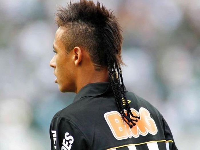 Neymar thay đổi kiểu tóc nhiều hơn số bàn thắng ghi được