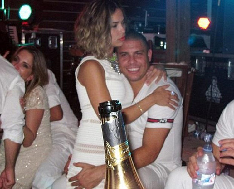 Ronaldo béo hé lộ 3 bí mật thú vị trong sự nghiệp Ronaldo béo hé lộ 3 bí mật thú vị trong sự nghiệp