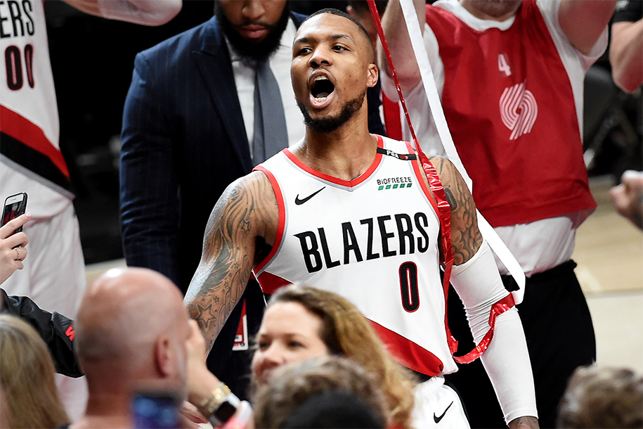 Một năm nhìn lại cú ném vẫy tay chào em điên rồ của Damian Lillard