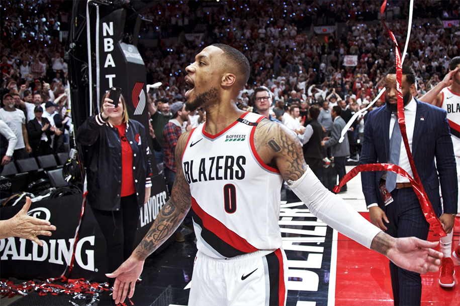 Một năm nhìn lại cú ném "vẫy tay chào em" điên rồ của Damian Lillard