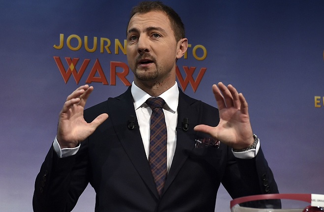 Cựu sao Liverpool Jerzy Dudek "cà khịa" từ Ronaldo đến Messi