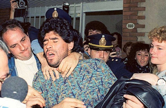 Tròn 29 năm, Maradona bị bắt vì tàng trữ ma túy
