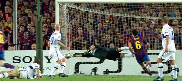 Tròn 10 năm Mourinho khiến Messi và Guardiola ôm hận ở Nou Camp Tròn 10 năm Mourinho khiến Messi và Guardiola ôm hận ở Nou Camp