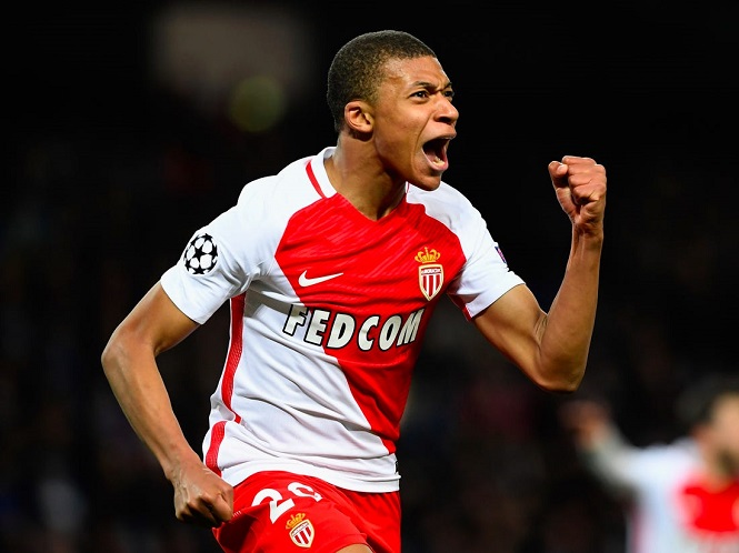 Haaland là bản sao kỳ lạ của Mbappe cách đây 3 năm Haaland là bản sao kỳ lạ của Mbappe cách đây 3 năm