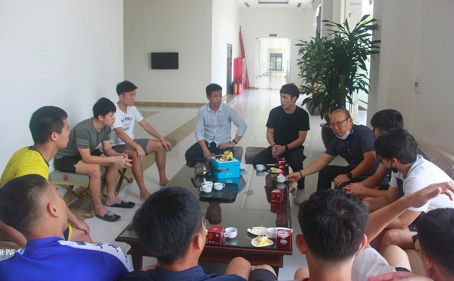 Ông Park tặng quà sinh nhật Xuân Trường
