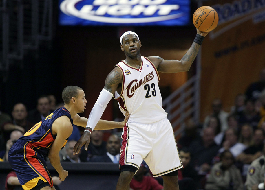 LeBron James chia sẻ khoảnh khắc suýt khóc khi dõi theo Michael Jordan