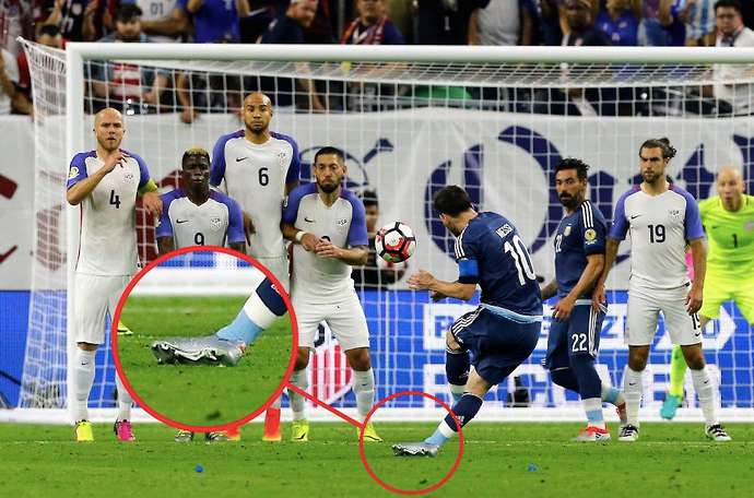 Messi cải thiện khả năng đá phạt với kỹ thuật bong gân mắt cá chân