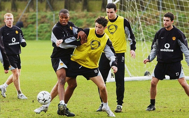 Đồng đội cũ tiết lộ cách Ronaldo chống lại việc bị bắt nạt ở MU