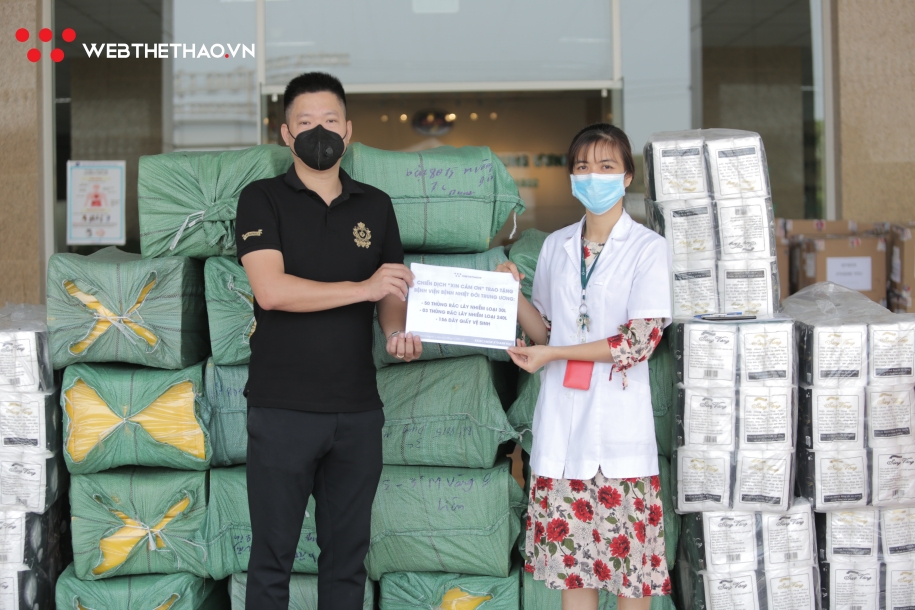 Nhãn hàng Crocs ủng hộ phần quà trị giá hơn nửa tỷ đồng cho bệnh viện Bệnh Nhiệt đới Trung ương 2