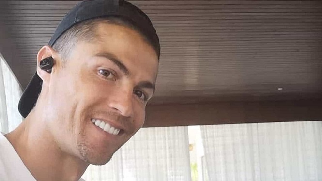 Ronaldo chia sẻ khoảnh khắc đáng yêu với con gái