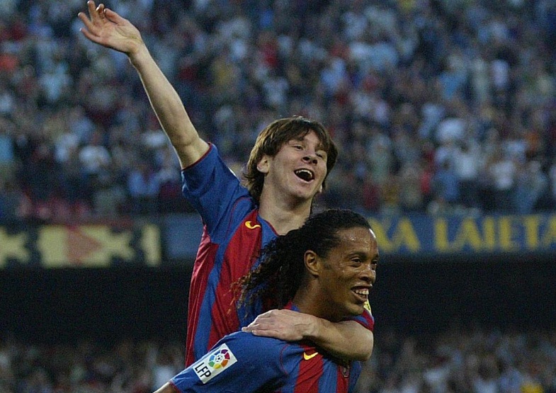 Tròn 15 năm Messi ghi bàn thắng đầu tiên cho Barca