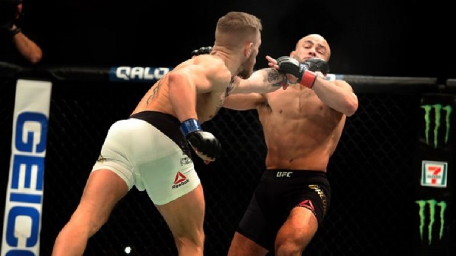 Darren Till cho rằng Donald Cerrone sai lầm khi nói Conor Mcgregor chẳng có gì ngoài cánh tay trái Darren Till cho rằng Donald Cerrone sai lầm khi nói Conor Mcgregor chẳng có gì ngoài cánh tay trái