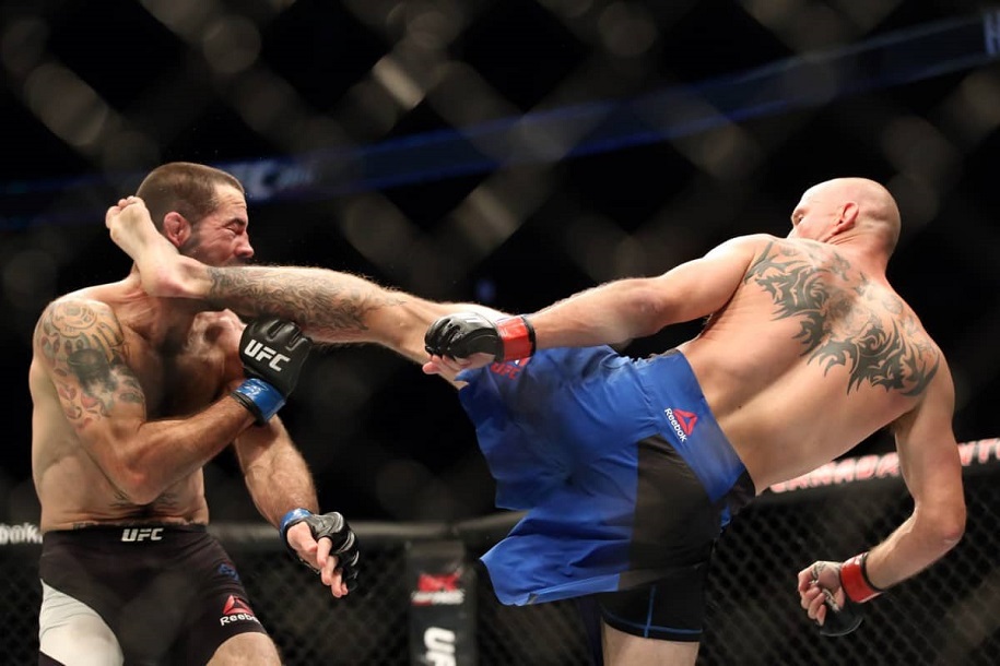 Darren Till cho rằng Donald Cerrone sai lầm khi nói Conor Mcgregor chẳng có gì ngoài cánh tay trái Darren Till cho rằng Donald Cerrone sai lầm khi nói Conor Mcgregor chẳng có gì ngoài cánh tay trái