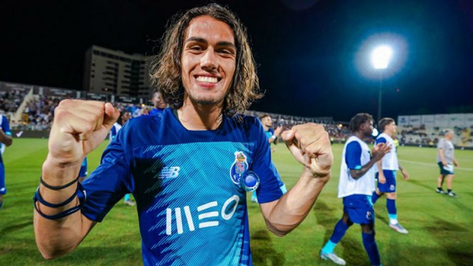 Kỷ lục của Ronaldo bị cầu thủ từ chối chuyển đến Barca vượt qua