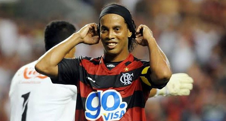 Ronaldinho đòi điều khoản "ăn chơi" trong hợp đồng với Flamengo