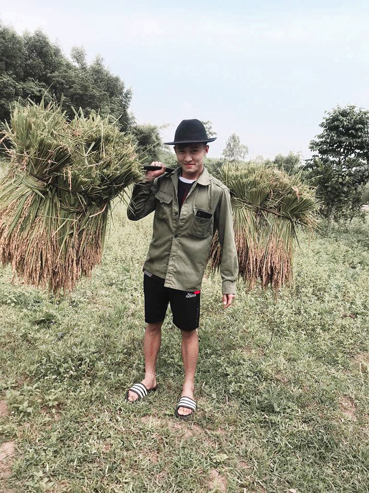 Khi tuyển thủ điền kinh nghỉ chạy về quê… làm ruộng Khi tuyển thủ điền kinh nghỉ chạy về quê… làm ruộng