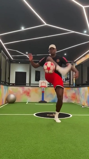 Pogba độc diễn khi tập ở nhà khiến người hâm mộ kinh ngạc Pogba độc diễn khi tập ở nhà khiến người hâm mộ kinh ngạc