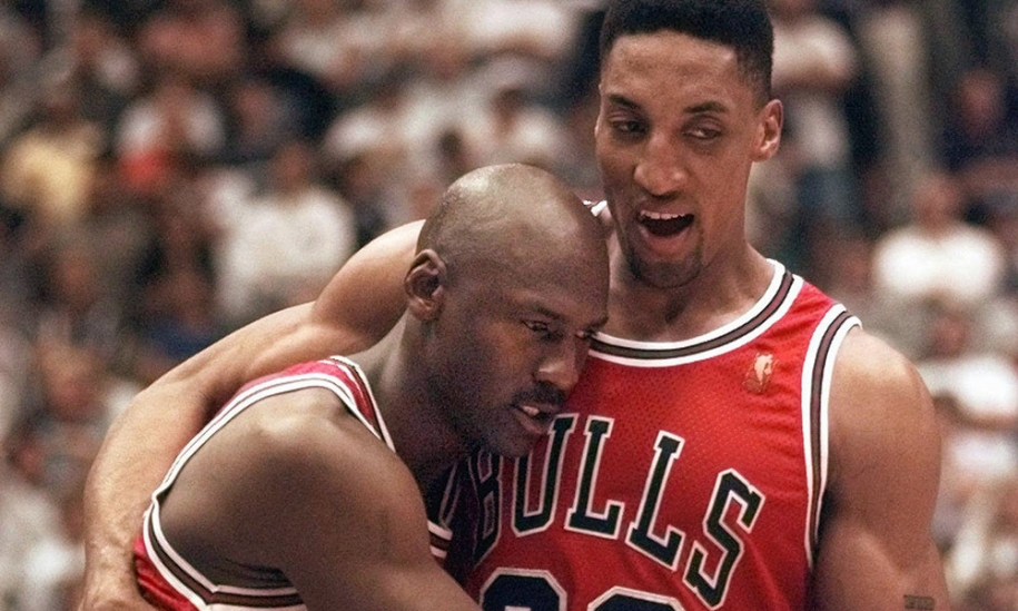 Michael Jordan từng lừa Scottie Pippen nhẵn ví như thế nào?