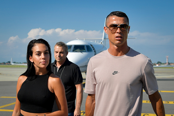 Ronaldo cùng đoàn tùy tùng đã trở lại Italia và cách ly ngay lập tức