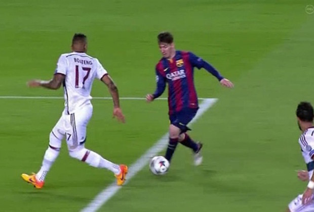 Messi làm bẽ mặt Boateng để ghi bàn thắng kinh ngạc cách đây 5 năm Messi làm bẽ mặt Boateng để ghi bàn thắng kinh ngạc cách đây 5 năm