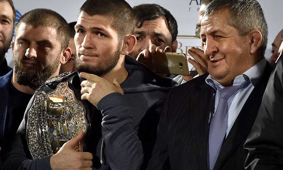 Cha Khabib phải chuyển đến Moscow vì bệnh tình trở nặng