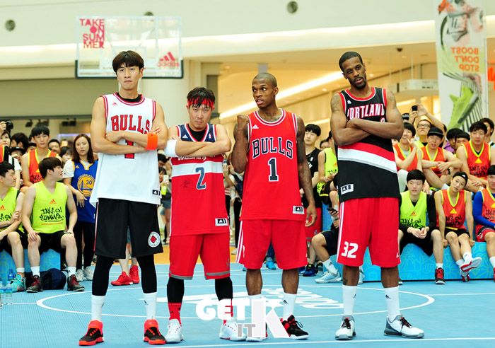 Lee Kwang Soo, HaHa, Jin Woon và những sao Hàn chơi bóng rổ cực đỉnh