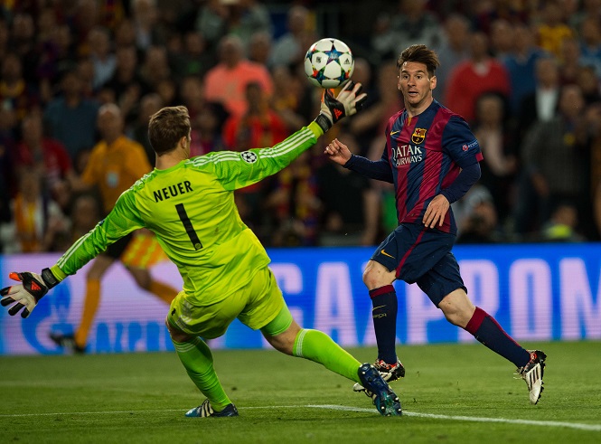Messi làm bẽ mặt Boateng để ghi bàn thắng kinh ngạc cách đây 5 năm