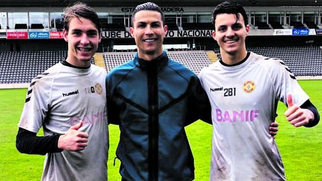 Thủ môn tuổi teen bị cấm tiết lộ tập luyện với Ronaldo