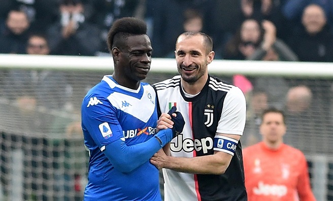 Tin bóng đá mùa COVID-19 9/5: Đội trưởng Juventus muốn tát Balotelli trong tự truyện