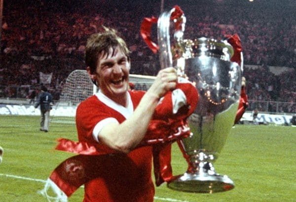 Tròn 42 năm Kenny Dalglish tỏa sáng đưa Liverpool lên đỉnh châu Âu
