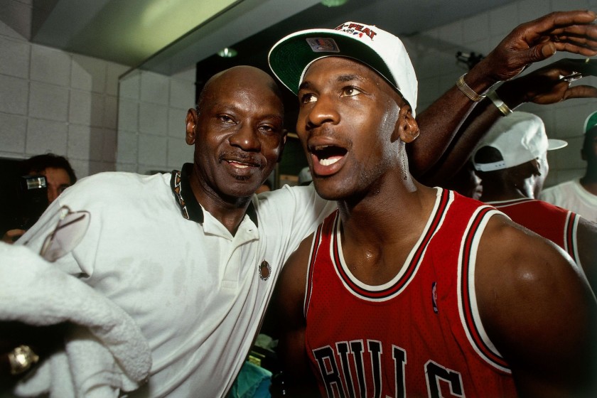 Cái chết tức tưởi của người cha ám ảnh Michael Jordan như thế nào?