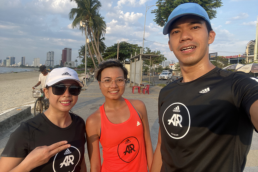 IRONMAN 70.3 Vietnam 2020 hoãn vì COVID-19, “dân tri” Việt đổ về Đà Nẵng tắm nắng, ăn hải sản IRONMAN 70.3 Vietnam 2020 hoãn vì COVID-19, “dân tri” Việt đổ về Đà Nẵng tắm nắng, ăn hải sản