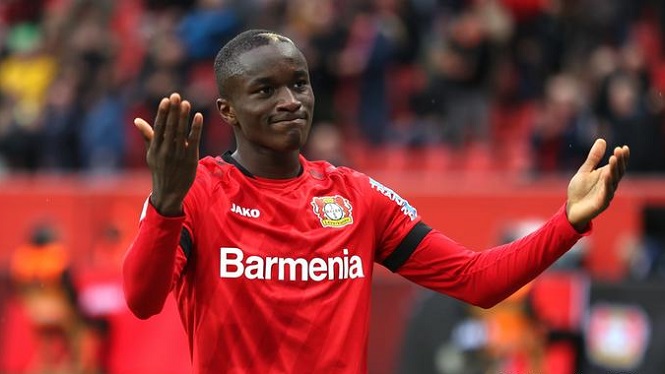 Đội hình Arsenal thay đổi thế nào nếu mua ngôi sao chạy cánh?