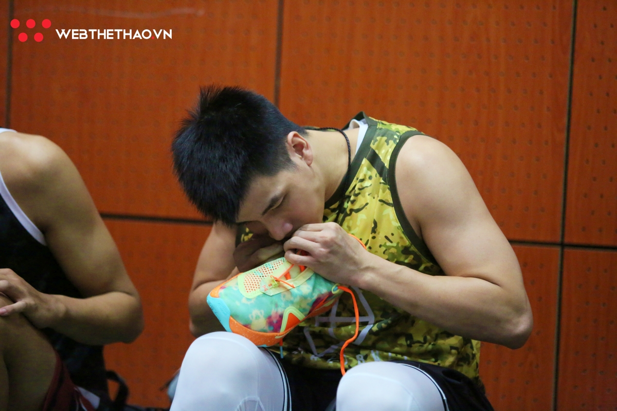Hoàng Ca bóc mác đôi PG 4 siêu sặc sỡ ở sân chơi TripleD