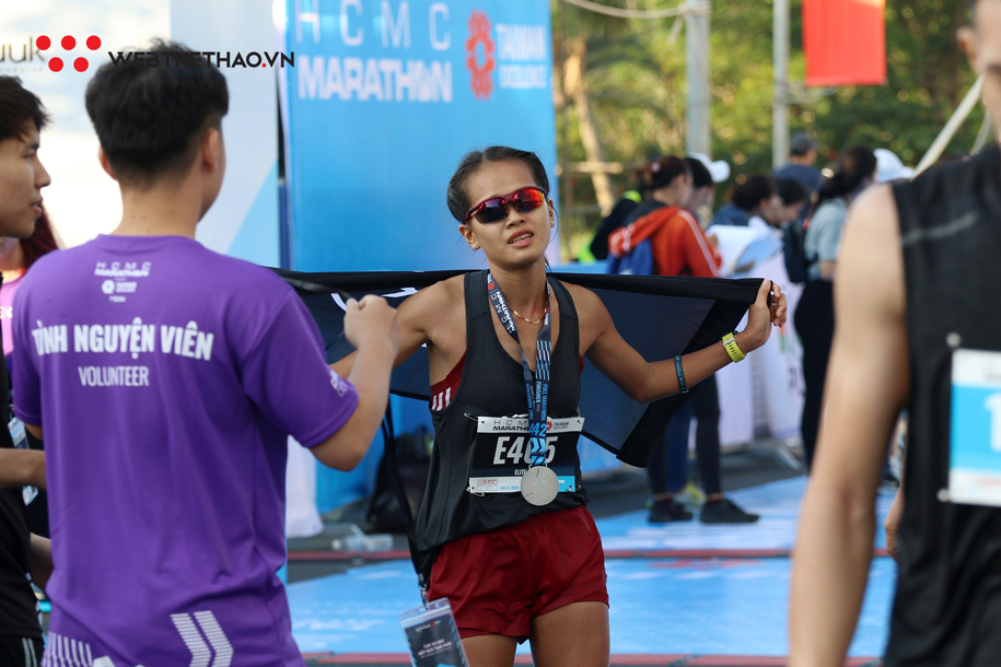 Phạm Thị Hồng Lệ bảo vệ thành công chức vô địch cự ly marathon tại HCMC Marathon 2020
