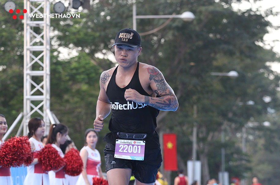 Nhà vô địch Boxing Trương Đình Hoàng lần đầu thử sức chạy dài tại HCMC Marathon 2020 Nhà vô địch Boxing Trương Đình Hoàng lần đầu thử sức chạy dài tại HCMC Marathon 2020