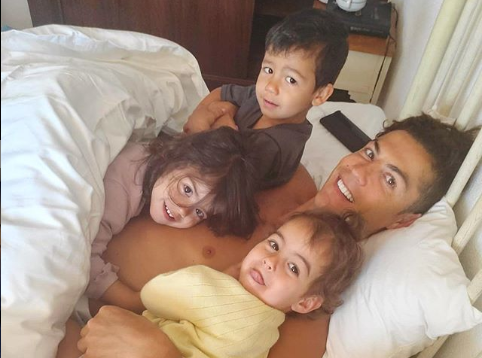Cristiano Ronaldo hóa trang thành Aladdin nhân dịp sinh nhật con