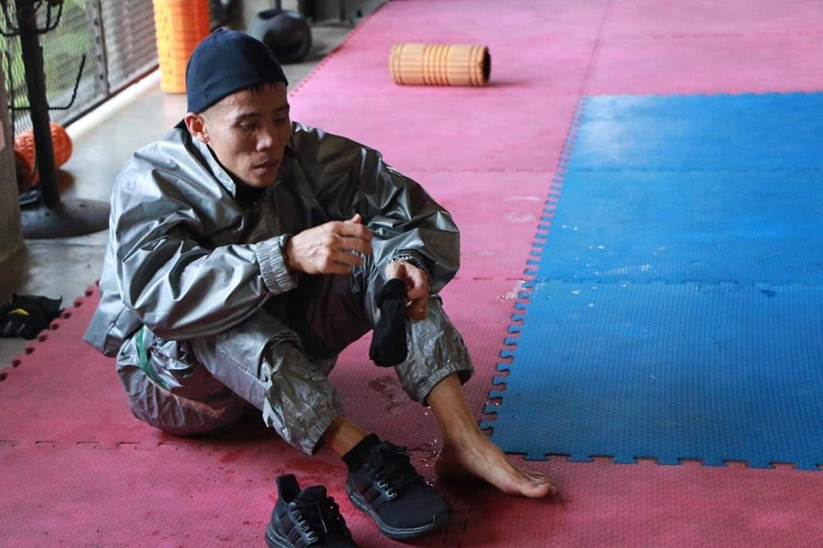 Tập luyện đến suýt ngất, người đi đường tưởng xì ke không ai dám giúp