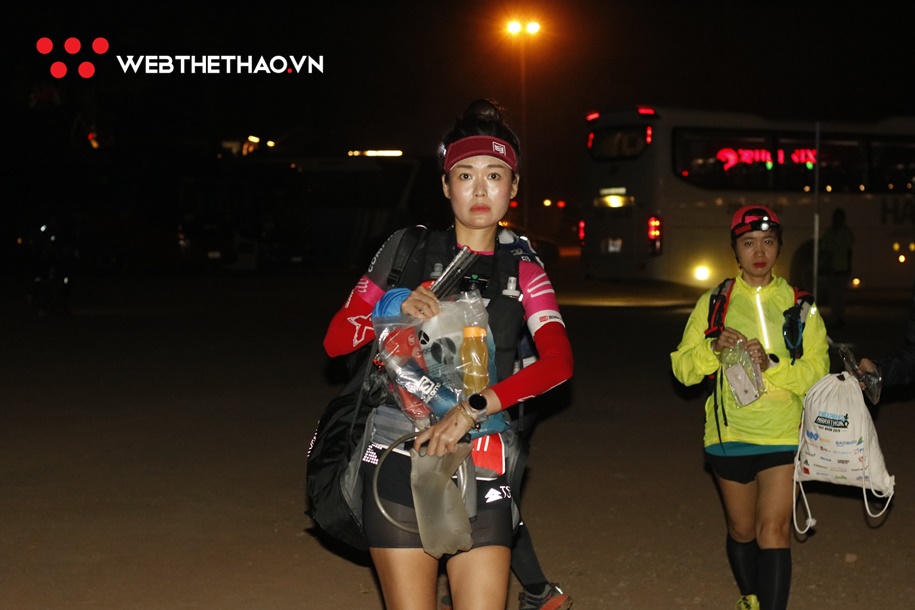 Dàn vận động viên cự ly 70km VTM xuất phát trong đêm